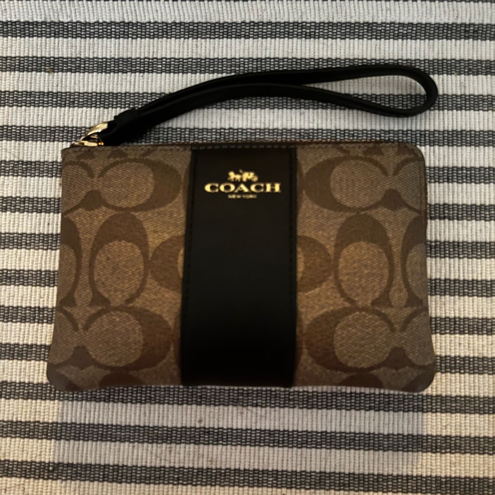 Corner Zip Wristlet In Signature Canvas